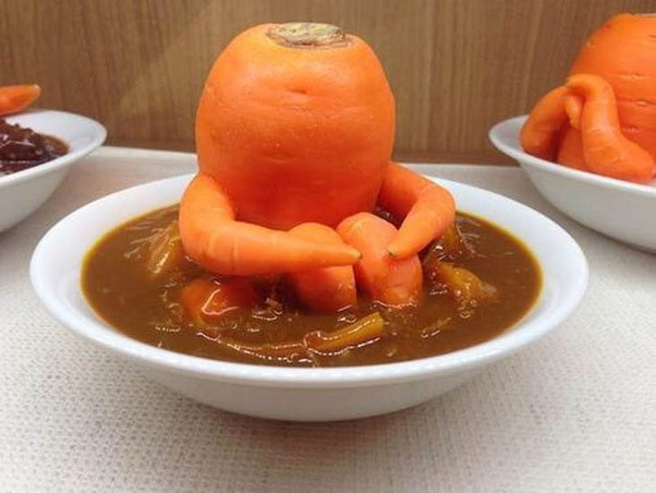   Củ cà rốt đang ngồi ngâm mình, thư giãn ư?  