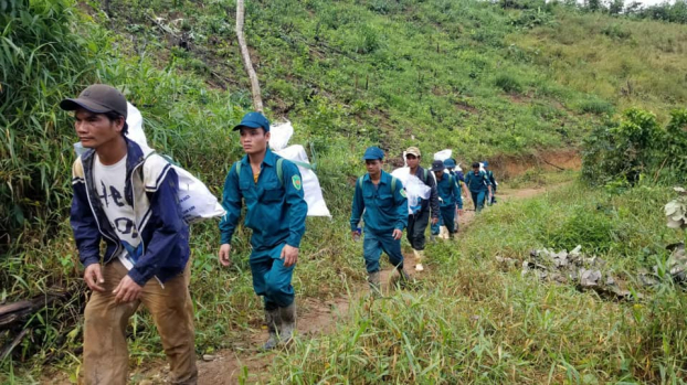   Lực lượng dân quân tự vệ cũng đang hỗ trợ người dân trong thời kì khó khăn  