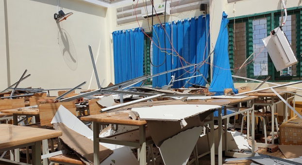   Các phòng học bị hư hại nặng.  