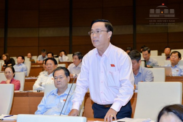   Đại biểu Quốc hội Nguyễn Quốc Hận đề xuất hỗ trợ cho cán bộ công chức viên chức, hưu trí, lực lượng vũ trang nghỉ hưu có mức lương dưới 5 triệu/tháng.  