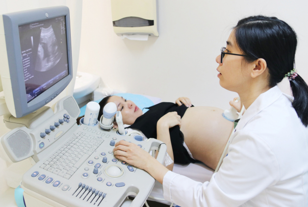   Mẹ bầu cần tuân thủ khám thai định kỳ để phát hiện sớm những bất thường và nguy cơ gây ảnh hưởng đến sức khỏe của hai mẹ con. Ảnh minh họa  