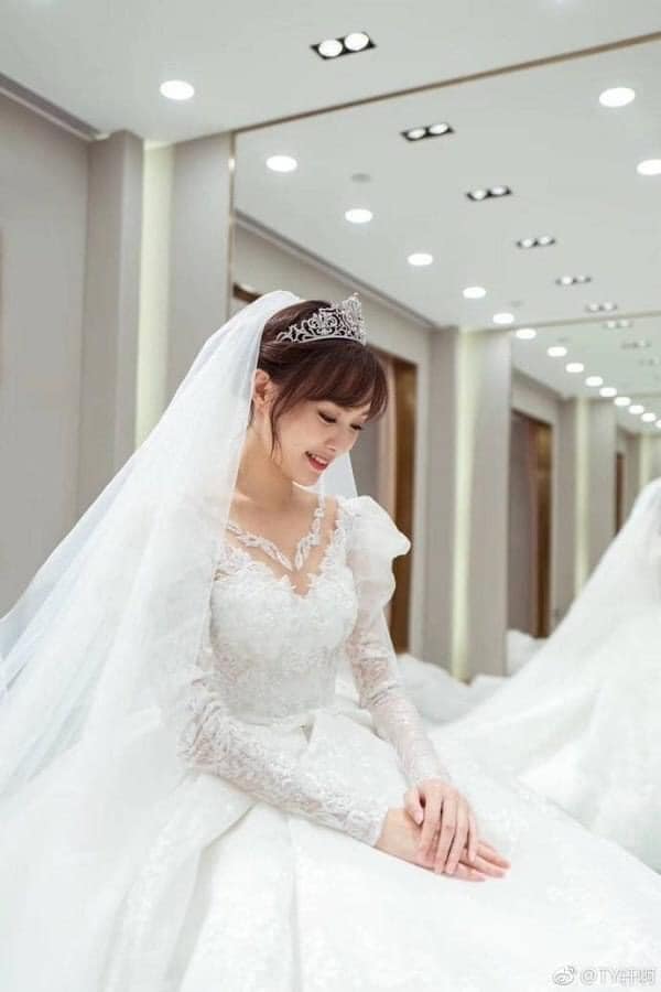 Địch Lệ Nhiệt Ba, Cúc Tịnh Y và loạt mỹ nhân Cbiz mặc váy cưới, ai mới là cô dâu đẹp nhất? 10