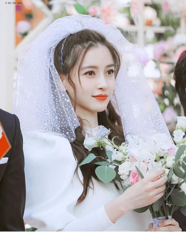 Địch Lệ Nhiệt Ba, Cúc Tịnh Y và loạt mỹ nhân Cbiz mặc váy cưới, ai mới là cô dâu đẹp nhất? 18