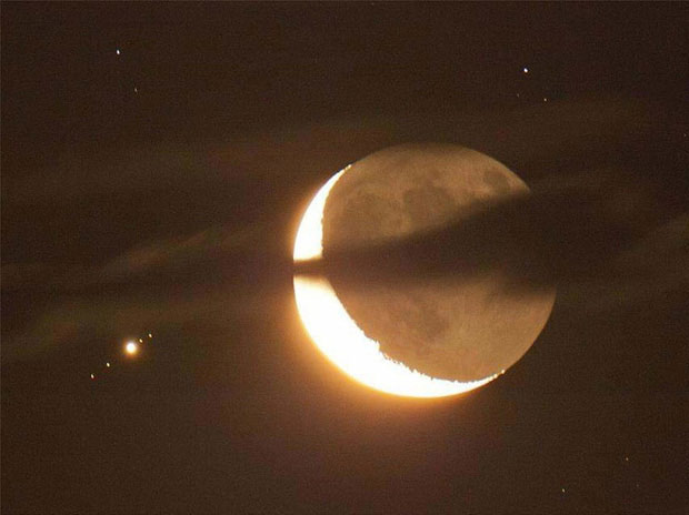   Hình ảnh hiếm gặp ghi lại cảnh tượng trăng lưỡi liềm hội ngộ sao Mộc và 4 mặt trăng vệ tinh vây quanh nó  
