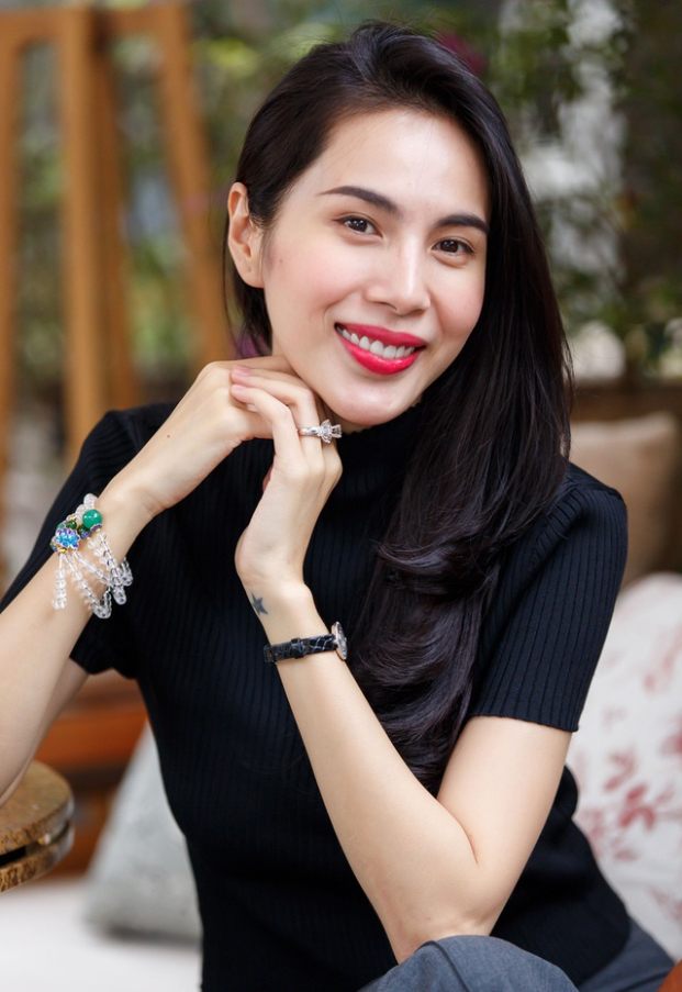 Sao Việt trung thành với tóc dài: Thủy Tiên đẹp nền nã, Phạm Hương hóa công chúa tóc mây 3