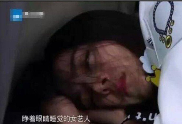 Sao Hoa ngữ bị chụp ảnh khi ngủ gật: Người vẫn đẹp bất chấp, kẻ mất hết hình tượng 28