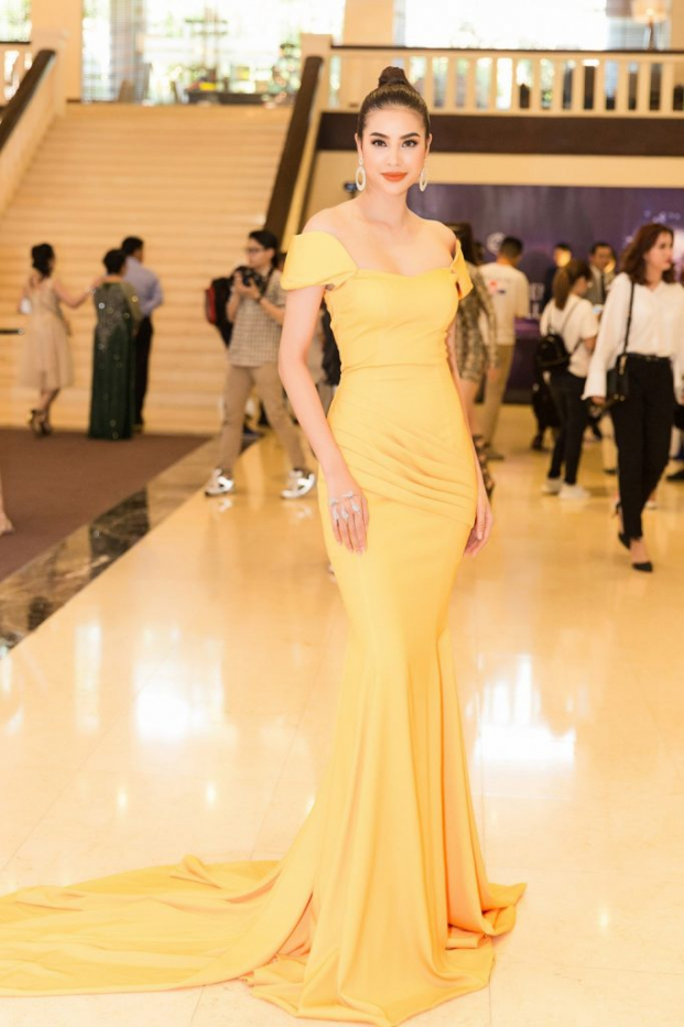Sao Việt mặc váy vàng chói lọi: Ngọc Trinh quyến rũ nghẹt thở, H'Hen Niê lộ khuyết điểm 3