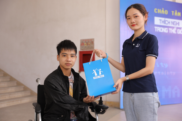   Nguyễn Tất Minh là 1 trong 18 tân sinh viên nhận Học bổng của HOCMAI.  