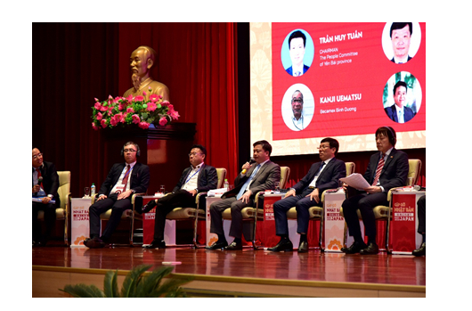   Chủ tịch HĐQT VietinBank Lê Đức Thọ phát biểu tại phiên Tọa đàm  