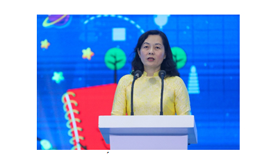   Bà Trương Thanh Nhuận, Giám đốc Sở GD&ĐT, Phó Trưởng ban thường trực Ban chỉ đạo Đề án SHĐ tỉnh Vĩnh Long phát biểu đánh giá chương trình Sữa học đường sau 01 năm thực hiện  
