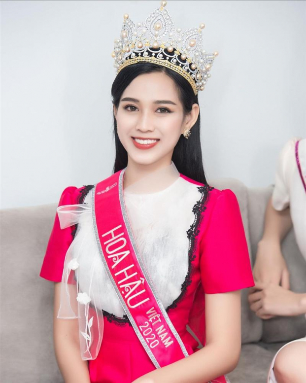 Hoa hậu Đỗ Thị Hà khác lạ hậu đăng quang: Mặt mũi hốc hác, kém sắc khó nhận ra 5