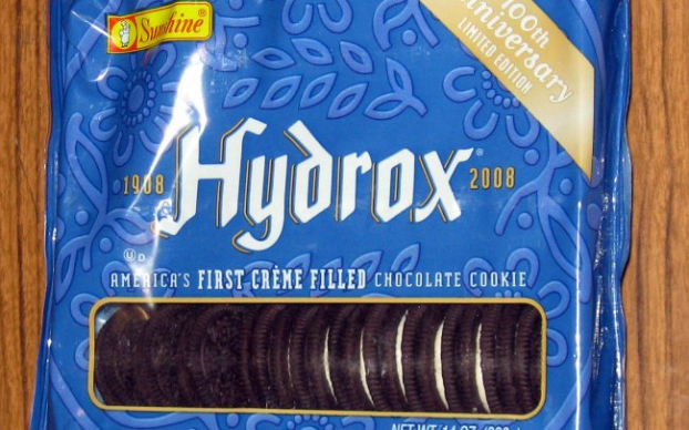   Bánh Oreo chính là bánh quy Hydrox nhưng được sản xuất trong bao bì mới bắt mắt hơn nên được định giá cao.  