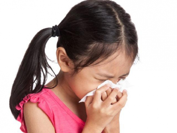   Trẻ bị viêm đường hô hấp trên có thể dẫn đến ho, chảy nước mũi, nghẹt mũi... Ảnh minh họa  