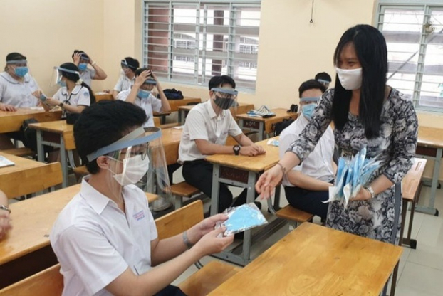   Học sinh trường THPT Trần Quang Khải học trực tuyến từ hôm nay 3/12 cho đến khi có thông báo mới.  
