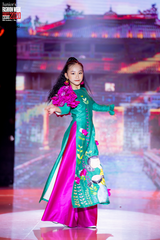 Mẫu nhí Anh Thư gây ngạc nhiên với những bước catwalk xuất thần 0