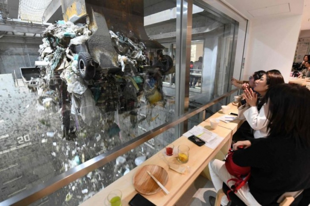   Nhà máy xử lý rác Musashino có nhà hàng cho khách vừa ăn vừa xem rác  