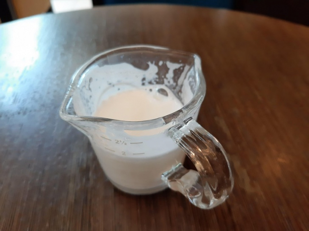   Bình rót sữa cho người thuận cả 2 tay.  