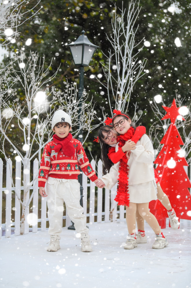 Giáng sinh tuyết trắng cùng búp măng Noel cao nhất Việt Nam tại Ecopark 6