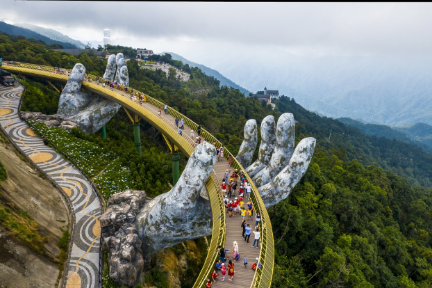   Cầu Vàng tại Sun World Ba Na Hills - Cây cầu biểu tượng hàng đầu thế giới năm 2020  