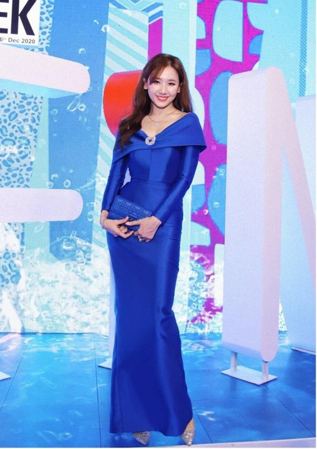 Hoa hậu Đỗ Thị Hà đụng độ váy áo với Hari Won: Body lấn lướt nhưng nhan sắc gây thất vọng 2