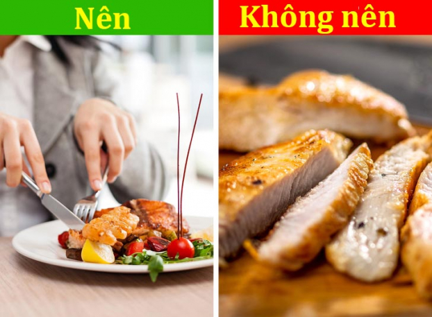   Nếu bạn cắt toàn bộ thức ăn trên đĩa, điều đó sẽ làm mọi người nghĩ rằng bạn cố gắng ăn thật nhanh và rời đi. Hãy từ từ, dùng dao cắt từng miếng, thưởng thức, rồi lại tiếp tục cắt. Quy tắc này vô cùng phổ biến, nhưng lại thường xuyên bị phá vỡ.  