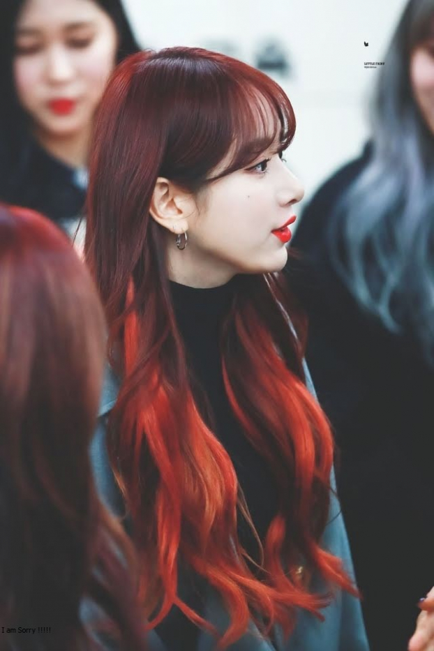 Knet liệt kê 21 idol Kpop để tóc đỏ đẹp nhất: Joy xinh như búp bê sứ, V siêu cuốn hút 13