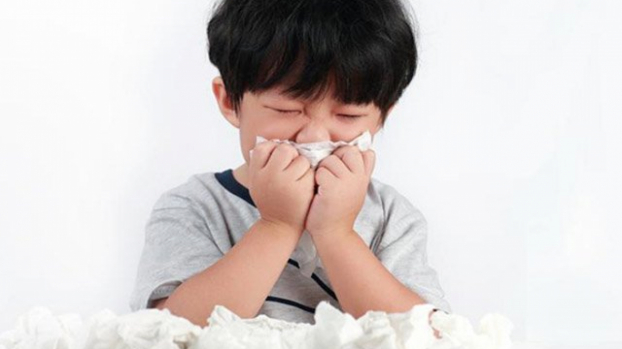   Trẻ dễ bị cảm cúm, cảm lạnh trong mùa đông gây ra các triệu chứng ngạt mũi, tắc mũi, chảy nước mũi... Ảnh minh họa  