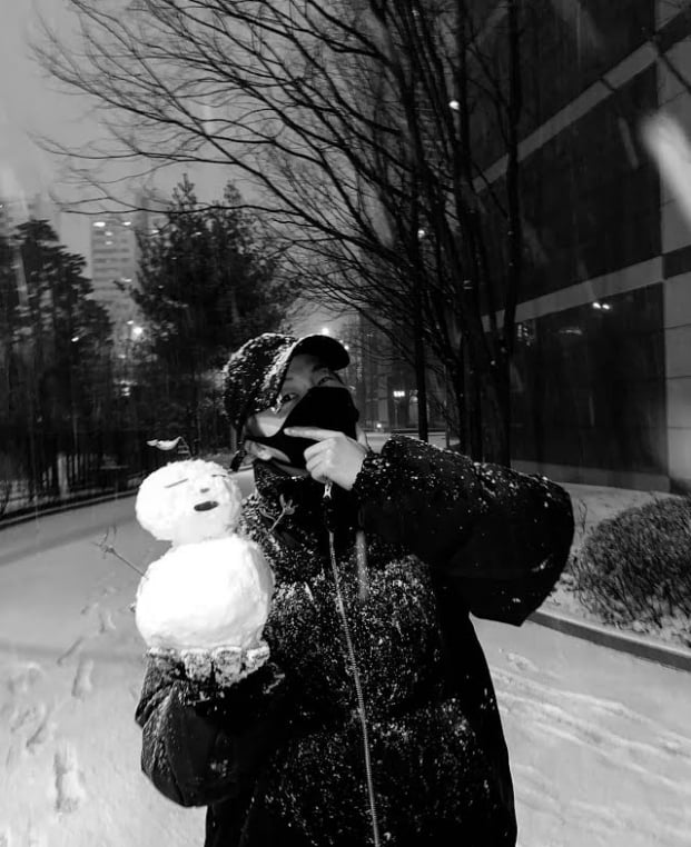 Idol Kpop đua nhau check-in dưới trời tuyết: RM đánh đố ARMY, Rosé đẹp muốn xỉu 19