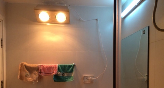   Đèn sưởi trong nhà tắm nên cách nền nhà khoảng 1,8-2m. Đây là khoảng cách an toàn giúp đèn không bị ẩm ướt.  