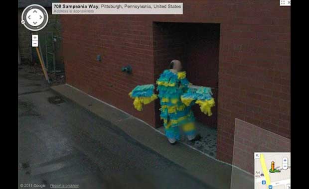17 bức ảnh ghi lại khoảnh khắc độc lạ mà Google Street View vô tình chụp được 11