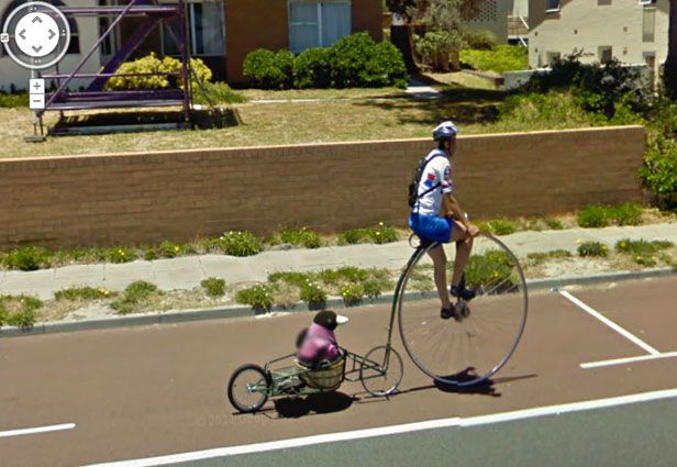 17 bức ảnh ghi lại khoảnh khắc độc lạ mà Google Street View vô tình chụp được 15