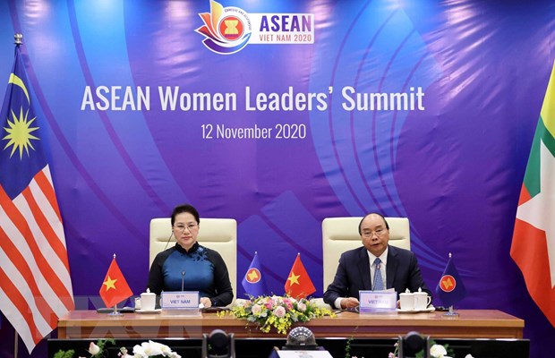   Thủ tướng Nguyễn Xuân Phúc và Chủ tịch Quốc hội Nguyễn Thị Kim Ngân dự Hội nghị Thượng đỉnh Lãnh đạo nữ ASEAN. (Ảnh: Thống Nhất/TTXVN)  