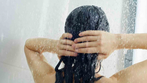 5 cách làm tóc nhanh khô không cần máy sấy 0