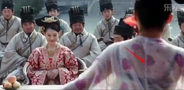 15 lỗi sai ngớ ngẩn thấy rõ trong phim cổ trang Hoa ngữ khiến khán giả 'giận tím người' 12