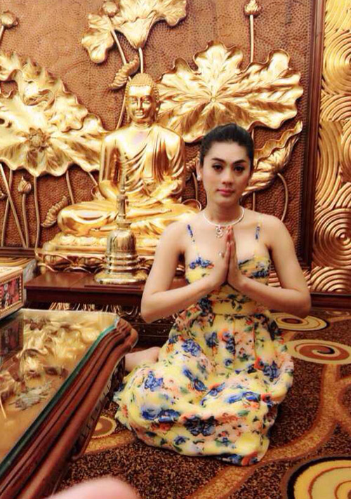 Thời trang sao Việt khi đi chùa: Hoàng Thùy bị phản ứng dữ dội, Phi Thanh Vân kém duyên 8