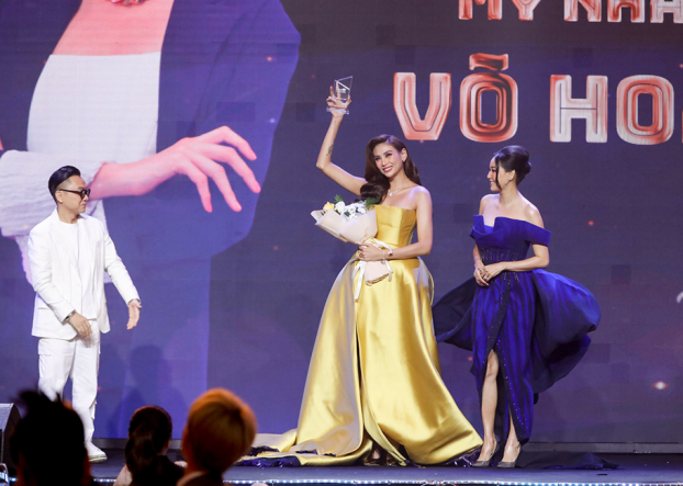 Vượt qua hàng loạt Hoa hậu, Võ Hoàng Yến xuất sắc đoạt giải 'Mỹ nhân của năm' 0