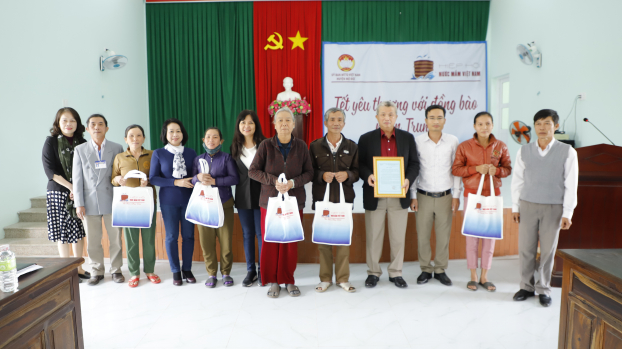 Đoàn Hiệp hội Nước mắm Việt Nam thăm và tặng quà Tết bà con tại Quảng Ngãi 2