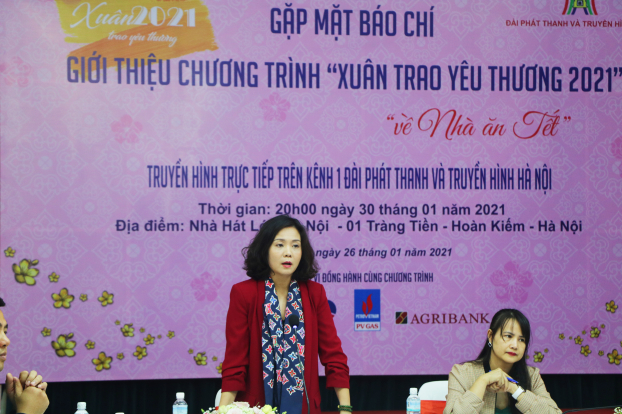   Bà Lê Thị Ánh Mai - Phó Giám đốc Đài Truyền hình Hà Nội giới thiệu về chương trình.  
