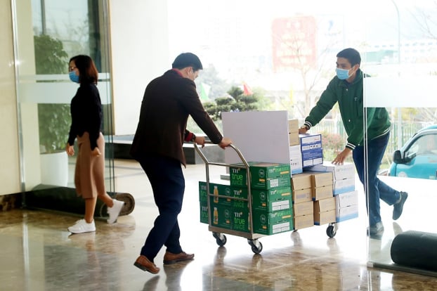 TH Group tặng 201.600 ly sữa, nước uống chống dịch covid tại Hải Dương, Quảng Ninh 3