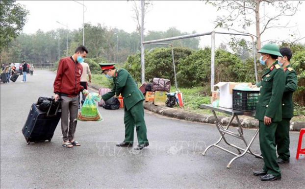   Người dân vùng dịch băn khoăn về quê ăn Tết có bị cách ly hay không.  