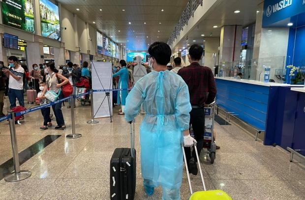   TP.HCM đã xác định 35 trường hợp mắc bệnh COVID-19 liên quan đến ổ dịch nhân viên sân bay Tân Sơn Nhất. Ảnh minh họa  