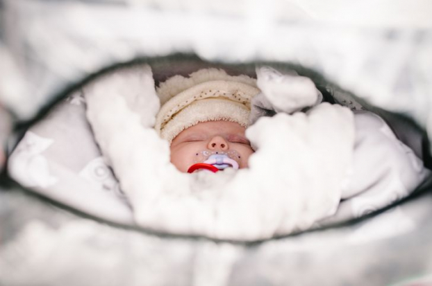 Vì sao cha mẹ các nước xứ lạnh để trẻ sơ sinh ngủ ngoài trời? 1