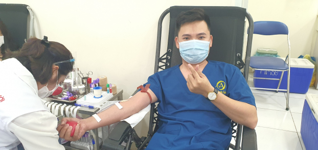   Anh Phạm Quốc Sử, nhân viên Phòng khám Thẩm mỹ Dr.Anh Tuấn, BV ĐK Hà Thành tham gia hiến máu tình nguyện  