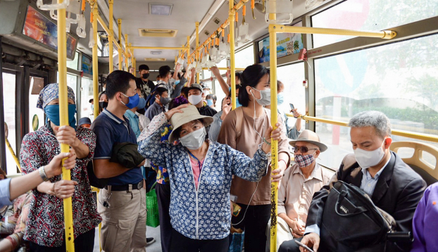   Từ 0 giờ ngày 8/3 không thực hiện giãn cách hành khách trên phương tiện công cộng ở Hà Nội. Ảnh minh họa  