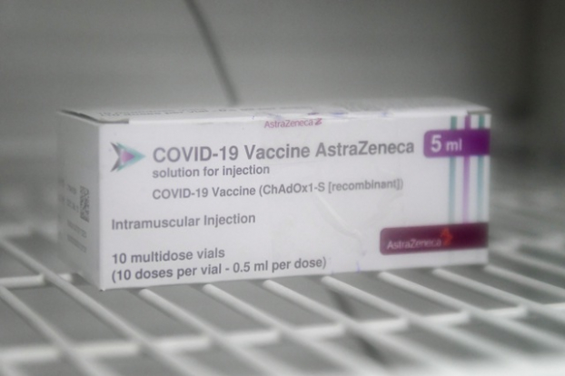   Cận cảnh vắc-xin COVID-19 AstraZeneca nhập khẩu.  