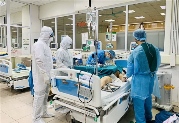   Bệnh nhân mắc COVID-19 nặng nhất ở Việt Nam đang tiến triển tốt, dần tập cai máy thở. Ảnh minh họa  