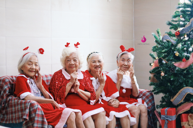   Những bà già Noel tại Trung tâm Dưỡng lão Diên Hồng  
