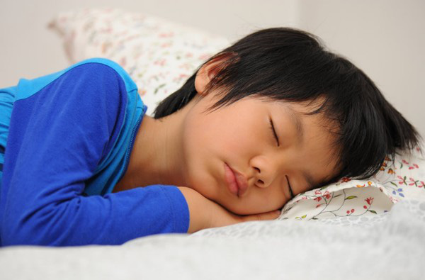   Trẻ cần ngủ 10 đến 14 giờ liên tục mỗi ngày để có hệ miễn dịch khỏe mạnh. Ảnh minh họa  