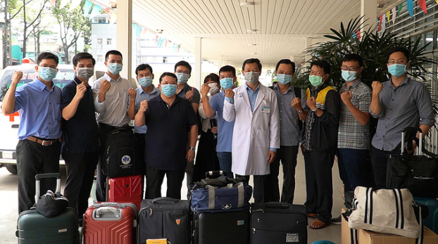   Các y bác sĩ BV Chợ Rẫy lên đường tới Kiên Giang hỗ trợ phòng dịch.  