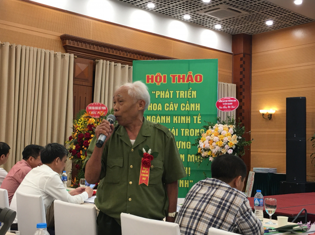   Một đại biểu yêu thích Lan ở Nghệ An rất phấn khởi khi ra mắt ban vận động.  
